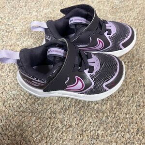 Nike Kids Black and Lavender Sneakers